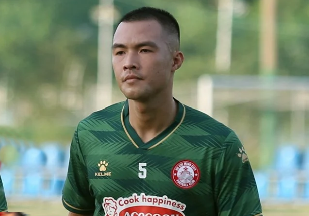 Trung vệ Trần Đình Bảo gia nhập CLB HAGL theo dạng cầu thủ tự do 