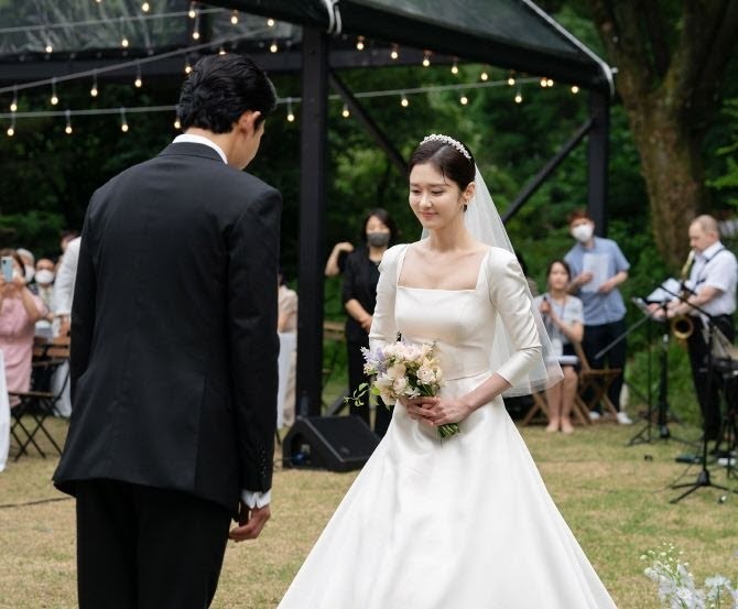 Điểm lại loạt hôn lễ thế kỷ đình đám và xa hoa của sao Hàn năm 2022