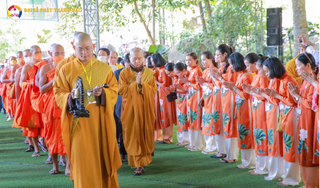 Gần 60.000 phật tử trong và ngoài nước đổ về dự lễ Phật Thành Đạo