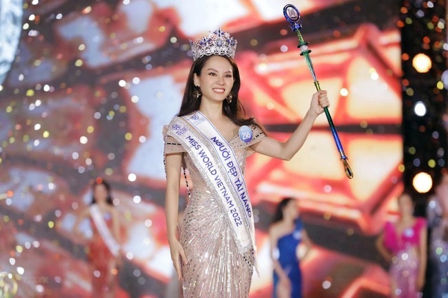 Hoa hậu Mai Phương chính thức lên tiếng trước ồn ào nhảy bung xõa