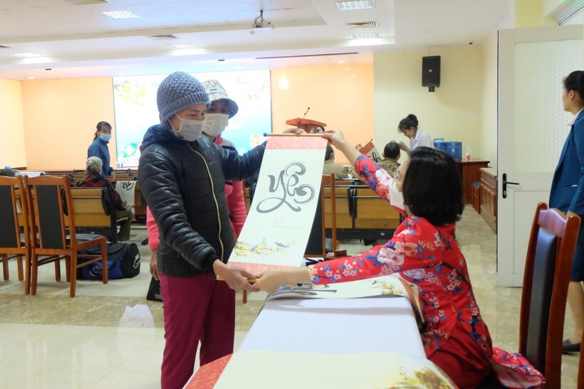 Chuyến xe nghĩa tình đưa bệnh nhân nghèo ở Đà Nẵng về quê đón Tết