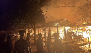 Đốt lửa sưởi ấm, 5 ngôi nhà ở Quảng Nam bị thiêu rụi trong đêm