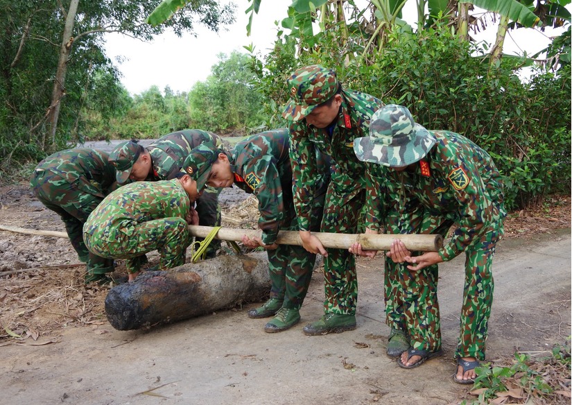 Cà Mau: Hoảng hốt phát hiện quả bom nặng 250kg khi cải tạo vuông tôm