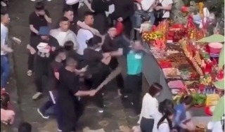 Điều tra nhóm thanh niên dùng gậy vụt nhau ở động Hương Tích chùa Hương
