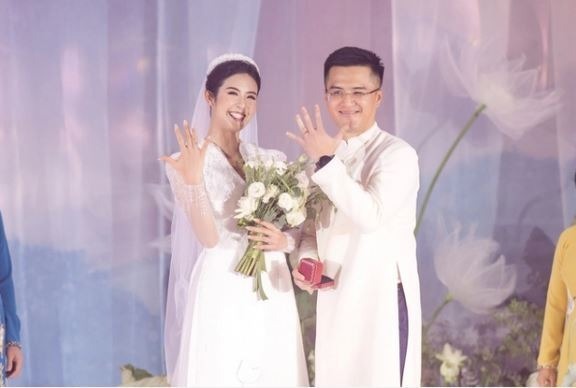 2 Hoa hậu, Á hậu Việt từng được cầu hôn đúng dịp Valentine 14/2 hiện đều có cuộc sống viên mãn