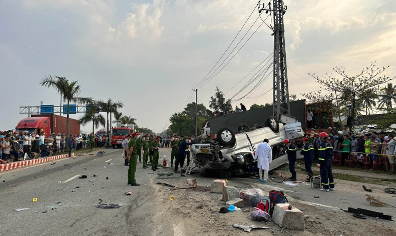 Hiện trường kinh hoàng vụ tai nạn khiến 8 người tử vong ở Quảng Nam