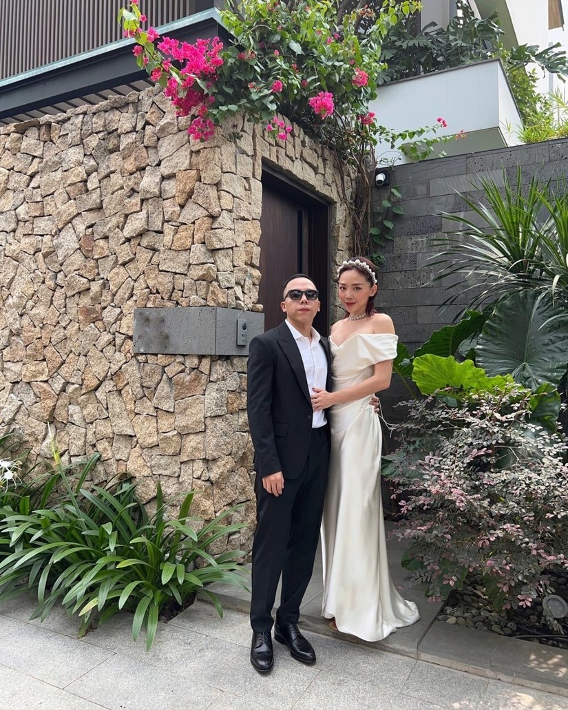 Tóc Tiên mặc lại váy cô dâu kỉ niệm 3 năm ngày cưới với Hoàng Touliver