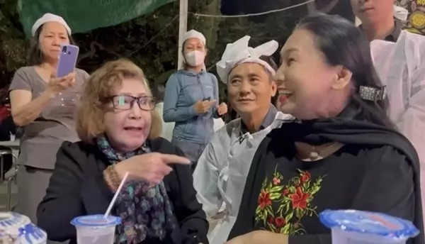 NSND Bạch Tuyết lên tiếng về việc cười trong tang lễ nghệ sĩ Thiên Kim
