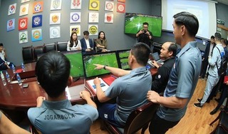 Trọng tài Việt Nam thích nghi nhanh với công nghệ VAR