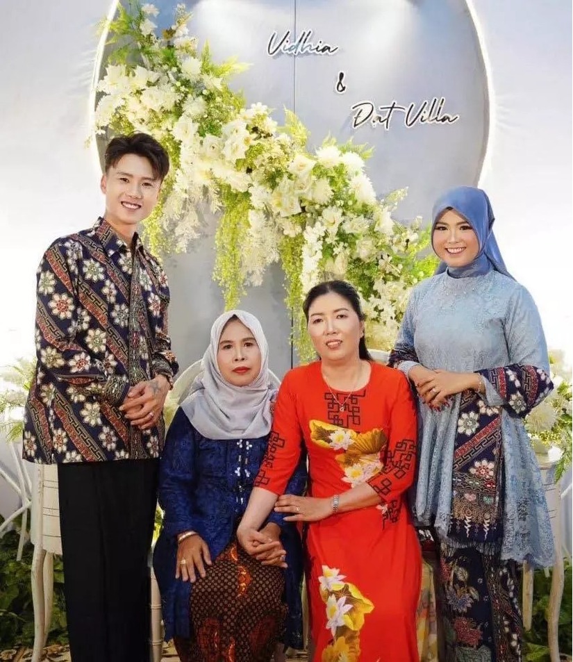 TikToker Đạt Villa và Vidhia đính hôn, vợ người Indonesia cực thân thiết với con gái riêng của chồng