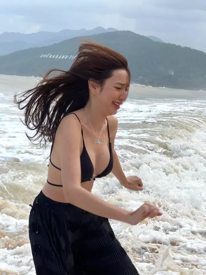 Hoa hậu Thùy Tiên và những khoảnh khắc 'khó đỡ' 