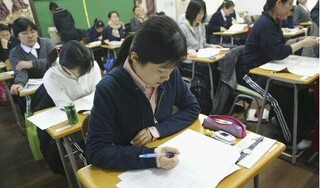 Phụ huynh Hàn Quốc vay ngân hàng cho con học thêm