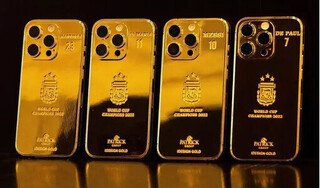 Messi tặng 35 chiếc iPhone mạ vàng cho đồng đội ở Argentina