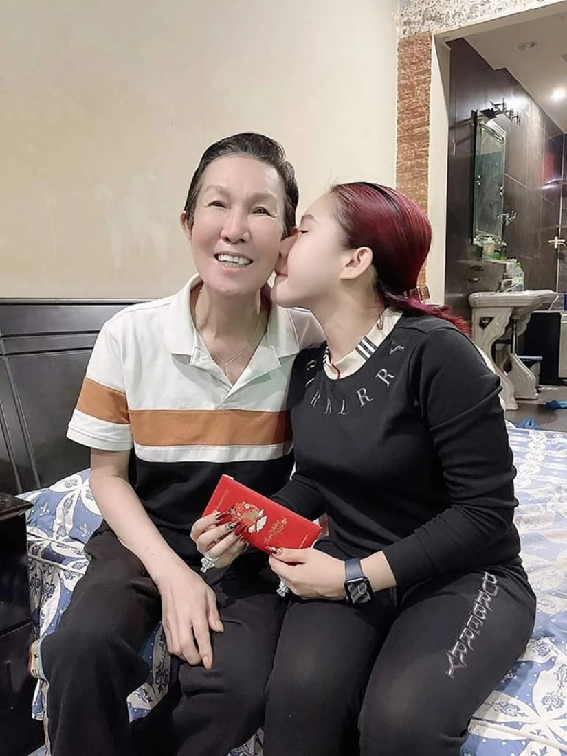 Trước tin NSƯT Vũ Linh ra đi để hết tài sản cho con nuôi Bình Tinh, nữ nghệ sĩ lên tiếng tiết lộ sự thật
