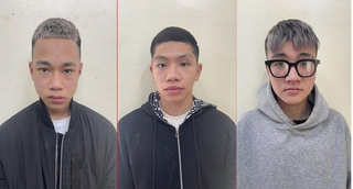 Hà Nội: Ba thanh niên mang liềm, dao tông đi cướp giữa đêm