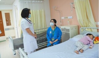 Liên tục tiếp nhận trẻ nhập viện vì cúm mùa