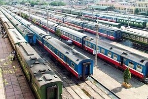 Đường sắt tăng cường thêm 52 đoàn tàu phục vụ dịp nghỉ lễ 30/4 - 1/5