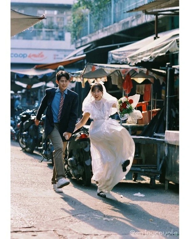 Sao Hàn 'gây sốt' với bộ ảnh cưới tại TP. HCM