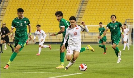 HLV Philippe Troussier nói gì về 2 tấm thẻ đỏ của U23 Việt Nam?