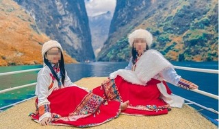 Mặc trang phục Mông Cổ check-in trên dòng Nho Quế: Đừng theo trend mà đánh mất bản sắc dân tộc!