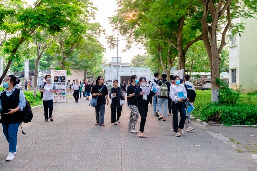5.300 thí sinh miền Trung – Tây Nguyên dự thi đánh giá năng lực của Đại học Quốc gia TP HCM