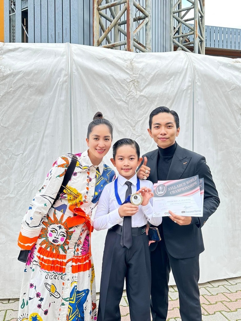 Con trai 8 tuổi của Khánh Thi - Phan Hiển đoạt HCV dancesport