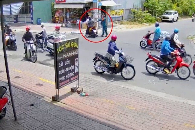 Xác minh clip người mặc quần áo dân quân tự vệ dùng gậy đánh học sinh ở TP HCM