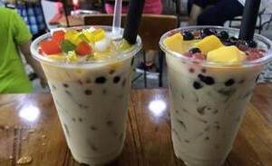 Gần 20 học sinh ở Quảng Nam nhập viện sau khi uống trà sữa, ăn trái cây lắc