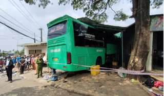  Gia Lai: Xe khách tông xe tải rồi lao vào nhà dân khiến 2 người tử vong 