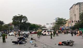 Hà Nội: Ô tô tông liên hoàn hàng chục xe máy, 17 người bị thương