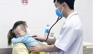 Mắc thủy đậu, bé 3 tuổi nhập viện với nhiều biến chứng nặng