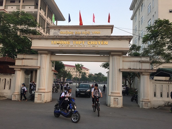 Vụ nữ sinh trường chuyên ở Nghệ An tự tử một số học sinh nhận tin nhắn đe dọa