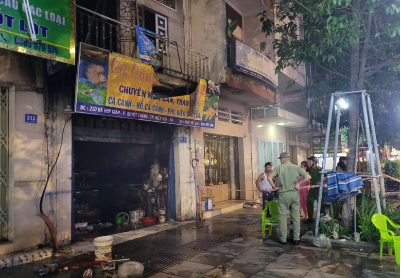 Người đàn ông phóng hỏa đốt nhà và cửa hàng của bạn gái, 4 người thương vong