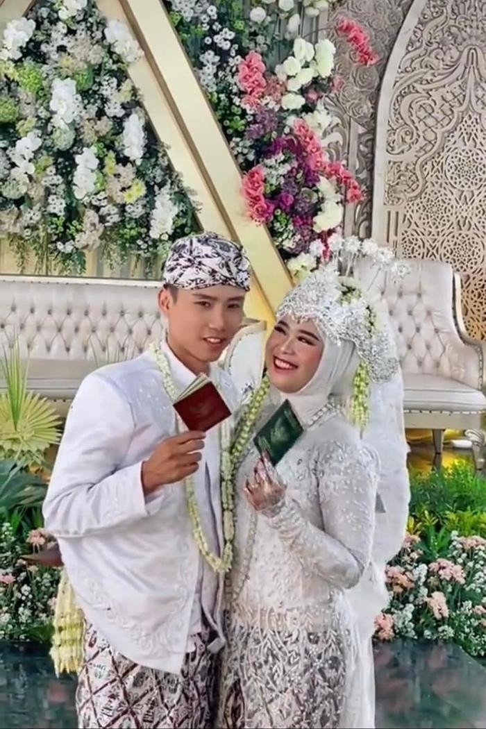 Đạt Villa chính thức kết hôn bạn gái người Indonesia