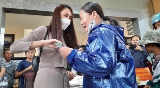 Bị nói phát thiếu tiền cho bà con trong chuyến từ thiện miền Trung, Thủy Tiên chính thức lên tiếng