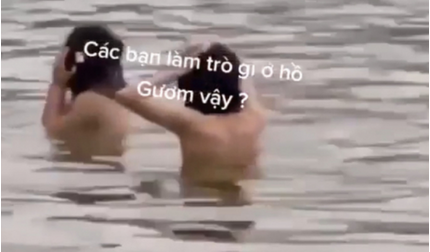 2 người 'tắm tiên' ở hồ Hoàn Kiếm được xác định là nam giới