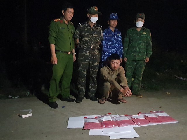Quảng Trị: Bắt giữ 2 nghi phạm vận chuyển 18.000 viên ma túy từ Lào về Việt Nam