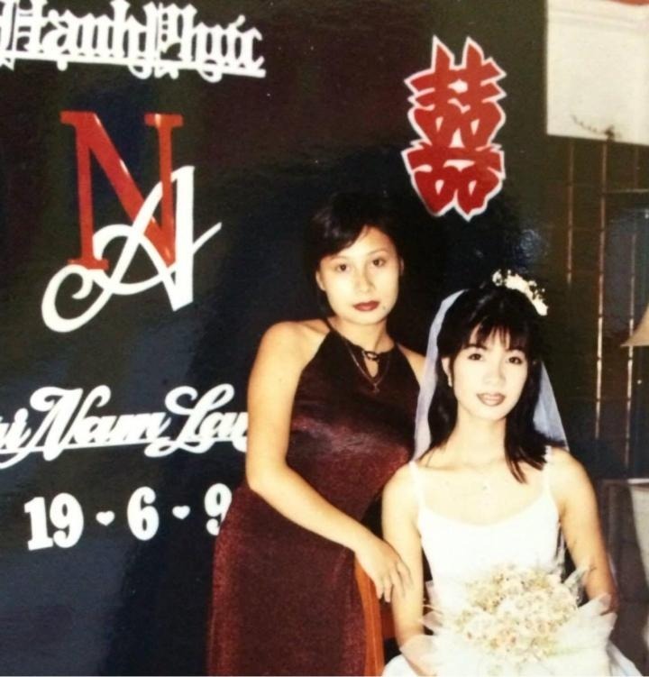 NSƯT Võ Hoài Nam khoe ảnh cưới với vợ trẻ kém 12 tuổi từ hơn 20 năm trước 