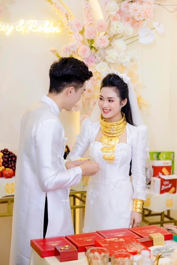 Cô dâu Long An nhận hồi môn 14 cây vàng, nhà 500.000 USD, đám cưới đãi cỗ chay