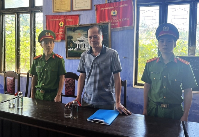 Bắt 2 lãnh đạo Trung tâm đăng kiểm ở Quảng Bình vì nhận hối lộ