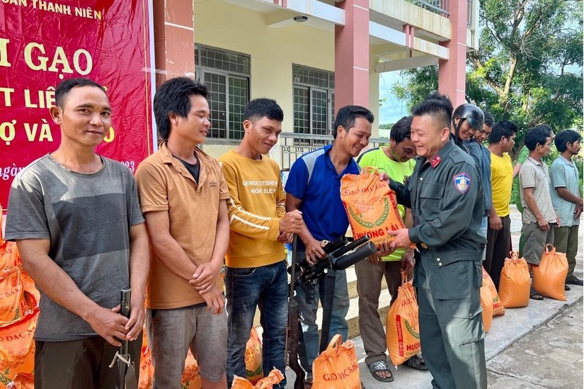 Thu nhận hơn 300 khẩu súng sau buổi 'đổi gạo lấy vũ khí' ở Đắk Lắk