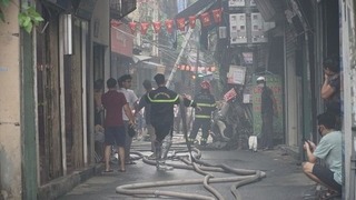 Cháy nhà 6 tầng ở Hà Nội khiến 3 người mắc kẹt tử vong 