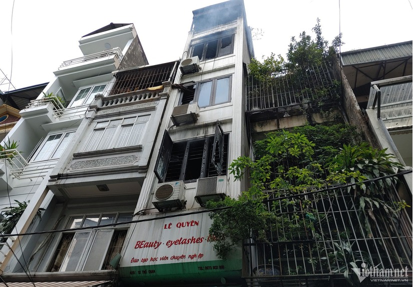 Cháy nhà 6 tầng ở Hà Nội khiến 3 người mắc kẹt tử vong 