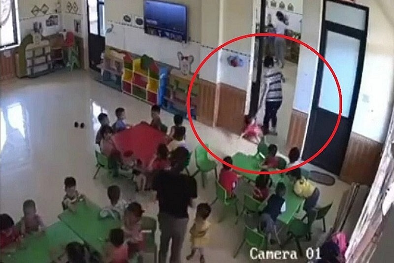Đình chỉ cô giáo mầm non bạo hành bé gái 3 tuổi trong lớp học ở Ninh Bình