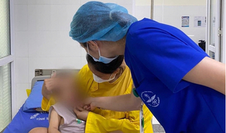Bé trai 3 tuổi nhập viện cấp cứu sau khi cắn vỡ nhiệt kế