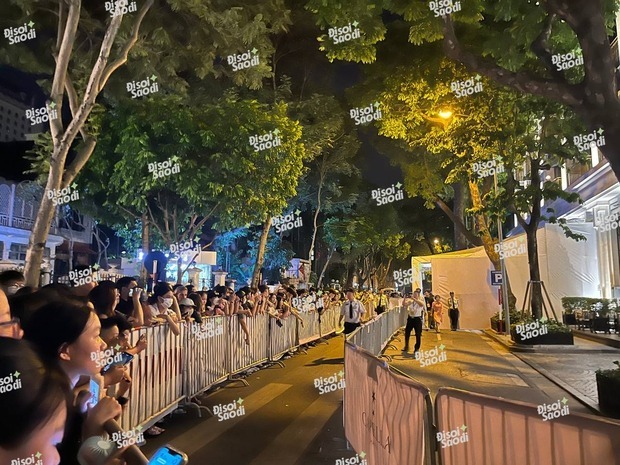BLACKPINK chính thức đặt chân đến Việt Nam, người hâm mộ vỡ òa