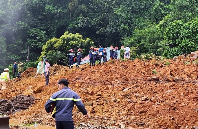 Thăng quân hàm cho 3 cán bộ CSGT hy sinh trong vụ sạt lở đất ở đèo Bảo Lộc