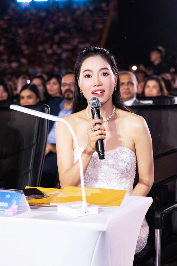'Bà trùm Hoa hậu' và  tân Miss World Việt Nam Ý Nhi cùng lên tiếng xin lỗi sau những ồn ào