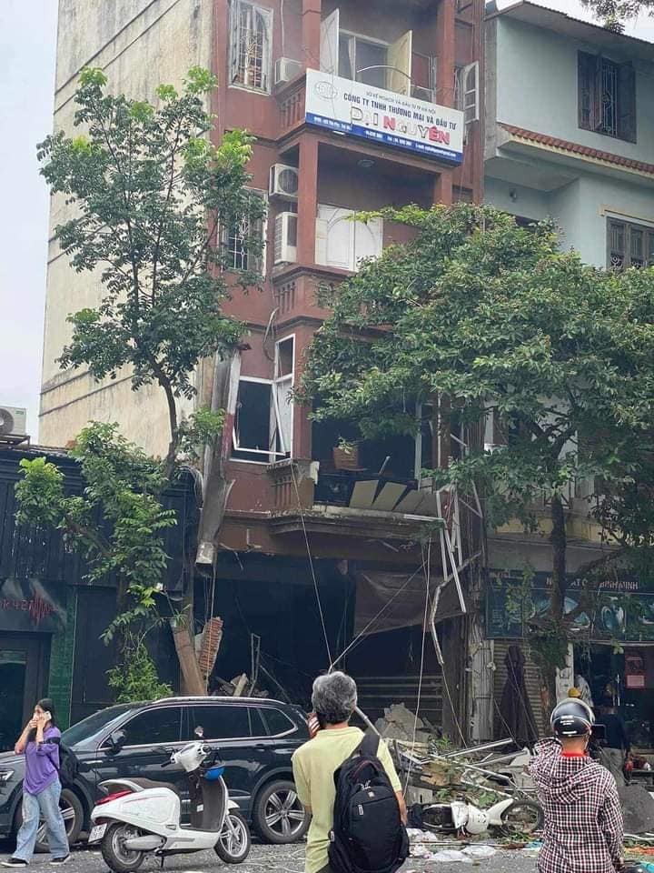 Hà Nội nổ khí gas tại nhà dân, ít nhất 4 người bị thương