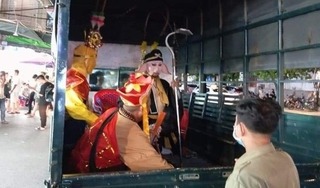 'Thầy trò Tôn Ngộ Không' chèo kéo, vòi tiền du khách ở chợ đêm Phú Quốc 